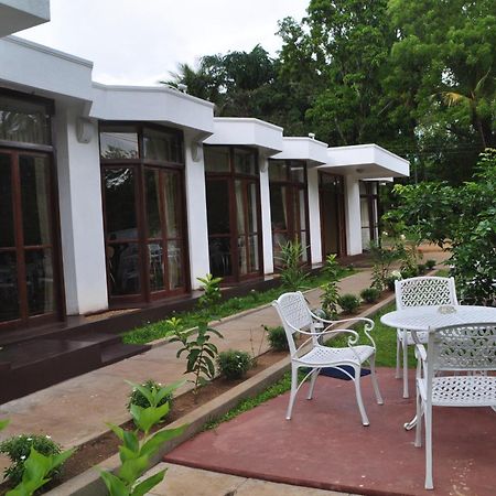 Hotel Melbourne Tourist Rest Anuradhapura Exterior foto