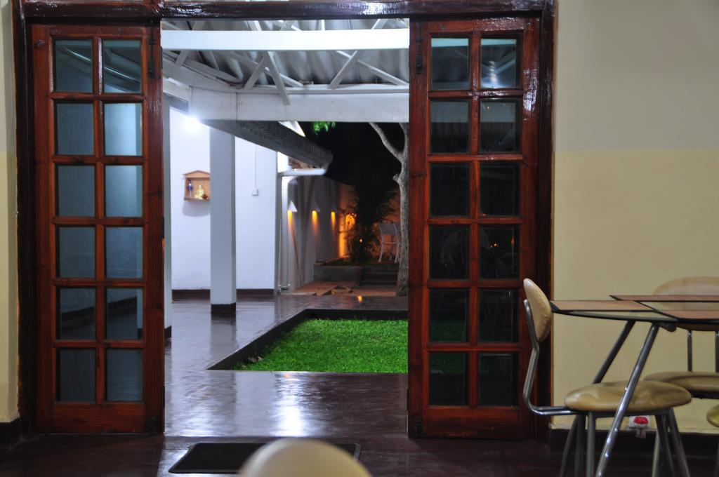 Hotel Melbourne Tourist Rest Anuradhapura Exterior foto