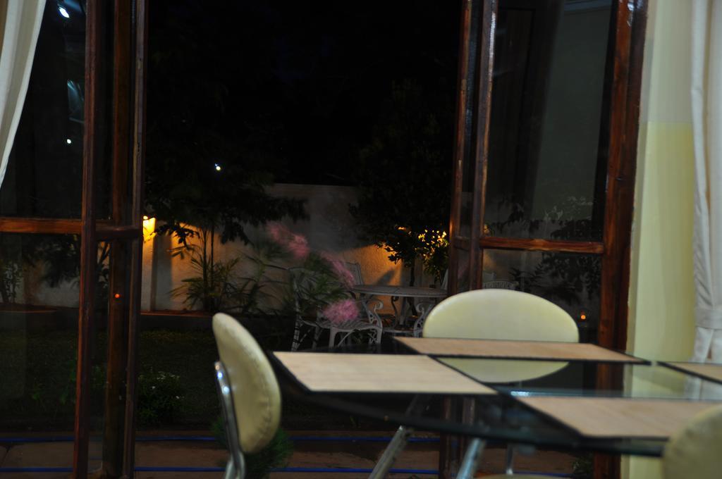 Hotel Melbourne Tourist Rest Anuradhapura Exterior foto