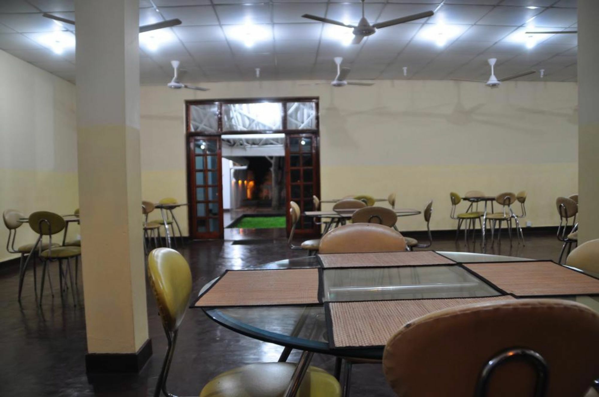 Hotel Melbourne Tourist Rest Anuradhapura Exterior foto